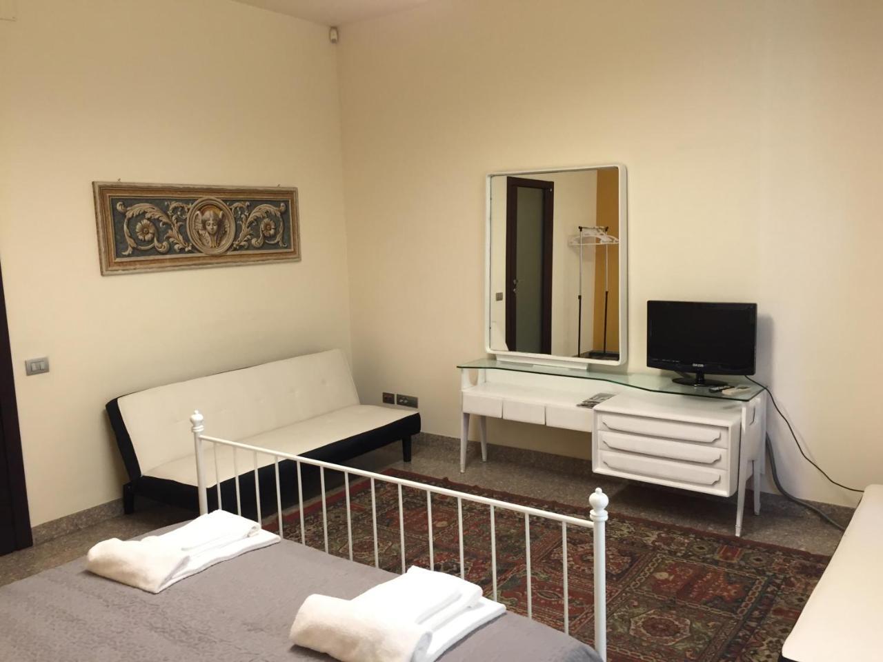 Bergamo Center Rooms ภายนอก รูปภาพ